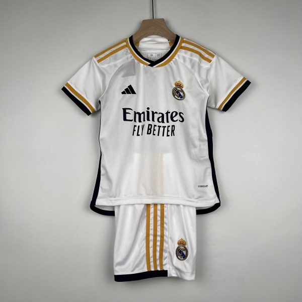 Camiseta y Pantalón corto Real Madrid 2023/24