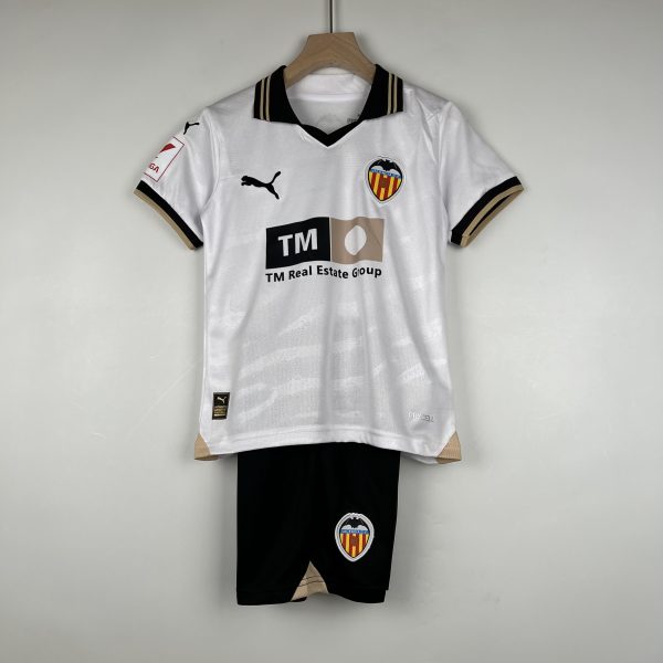 Camiseta y Pantalón corto Valencia F.C 2023/24