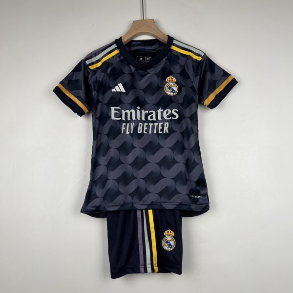 Camiseta y Pantalón corto Real Madrid 2023/24
