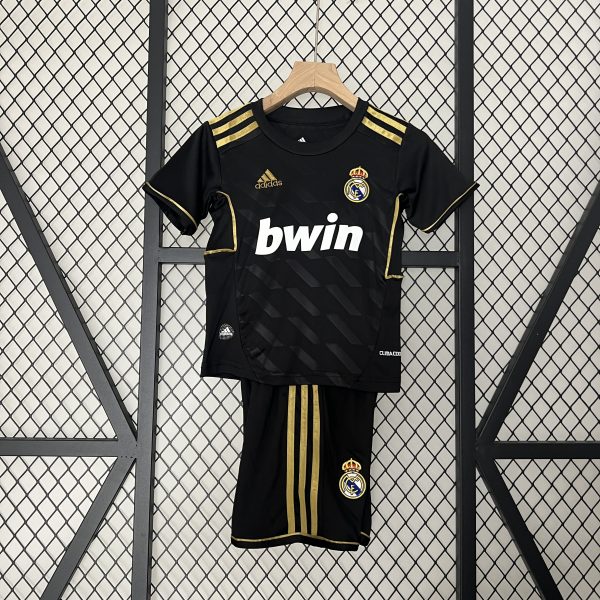 Camiseta y Pantalón corto Real Madrid 2011/12