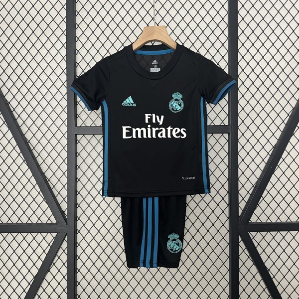 Camiseta y Pantalón corto Real Madrid 2017/18
