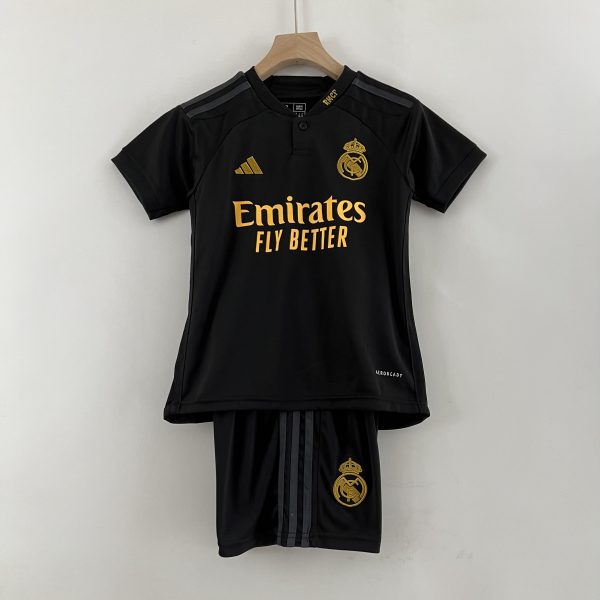 Camiseta y Pantalón corto Real Madrid 2023/24