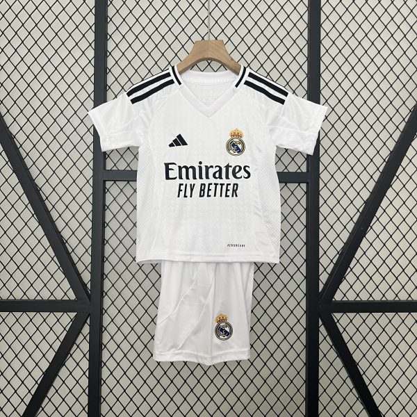 Camiseta y Pantalón corto Real Madrid 2024/25